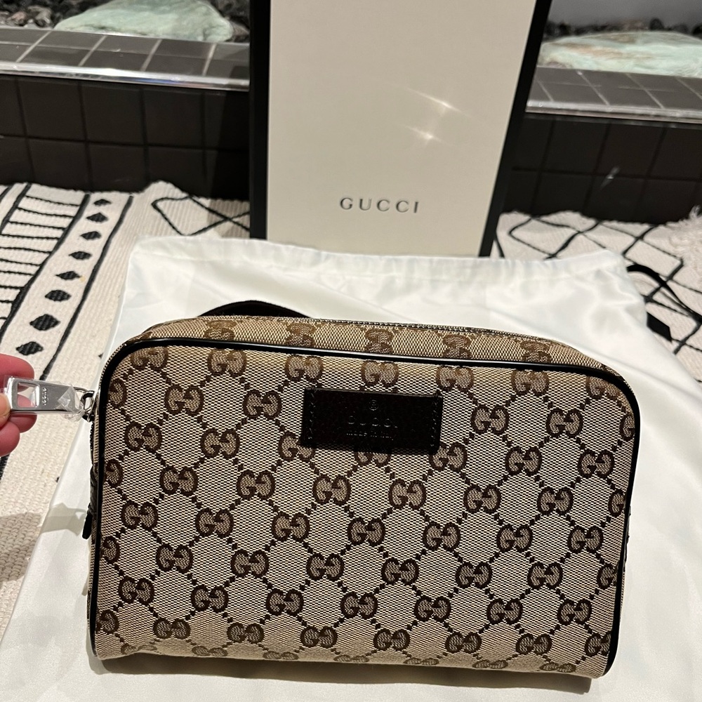 Type: shoulder bag or Belt Bag, Width cm :22, Height cm:15, Depth cm:5